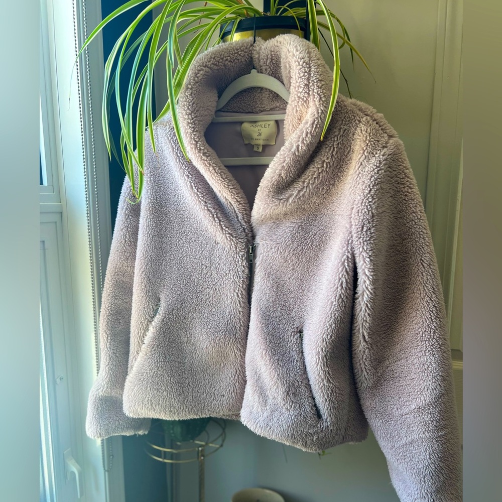 Cozy Plush Zip-Up Teddy Jacket – Soft & Warm